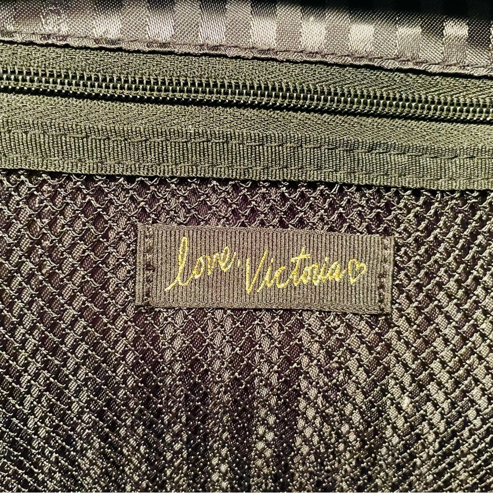 Victoria’s Secret Zippered Cosmetic Case - Picture 8 of 8